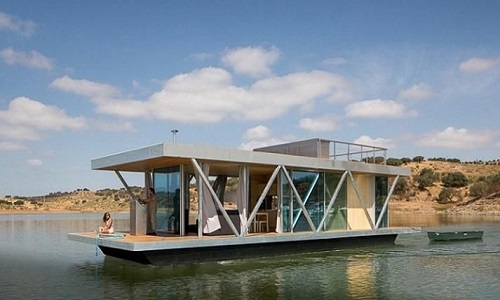 Uma Casa Flutuante no lago do Alqueva